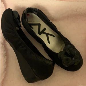 Black wedge Anne Kline shoe